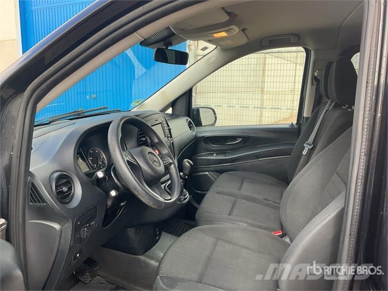 Mercedes-Benz Vito Tourer Cargo Van Панельні фургони