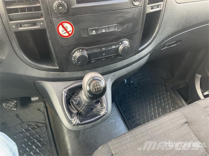 Mercedes-Benz Vito Tourer Cargo Van Панельні фургони