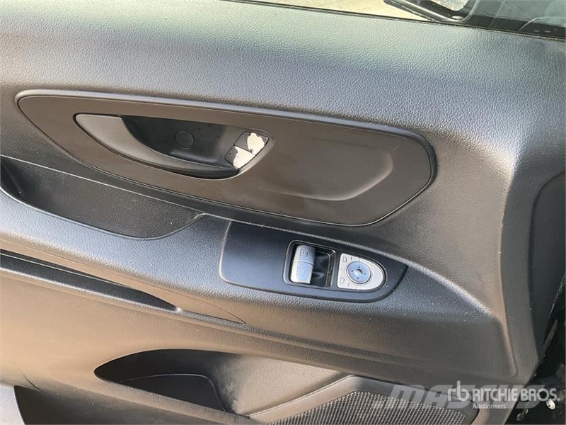 Mercedes-Benz Vito Tourer Cargo Van Панельні фургони