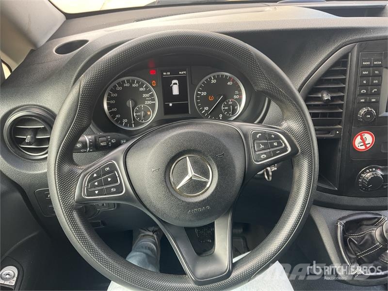 Mercedes-Benz Vito Tourer Cargo Van Панельні фургони