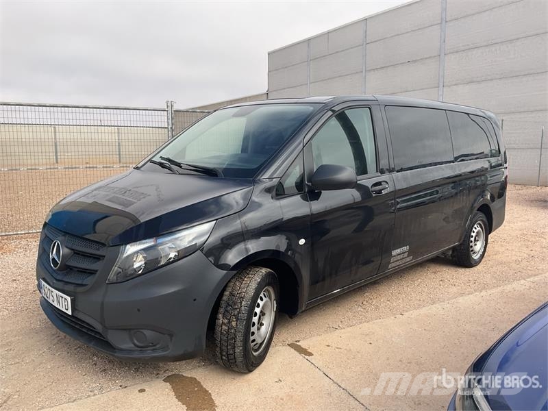 Mercedes-Benz Vito Tourer Cargo Van Панельні фургони