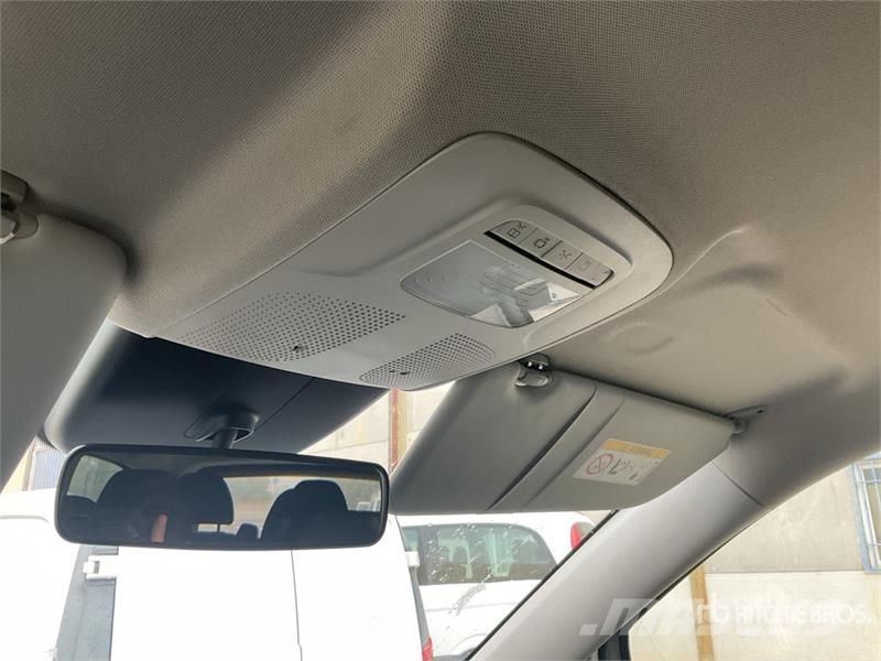 Mercedes-Benz Vito Tourer Cargo Van Panel vans