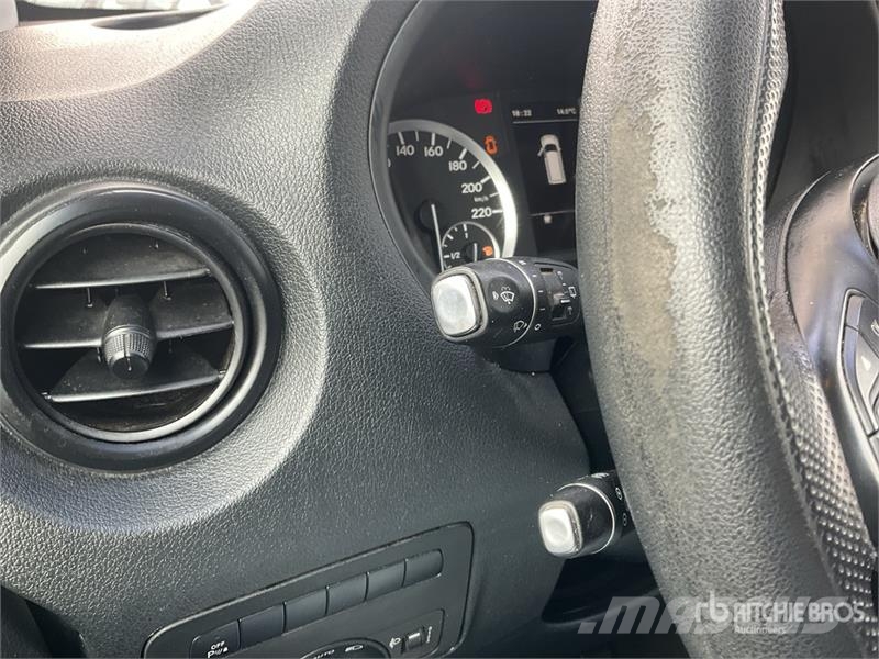Mercedes-Benz Vito Tourer Cargo Van Панельні фургони