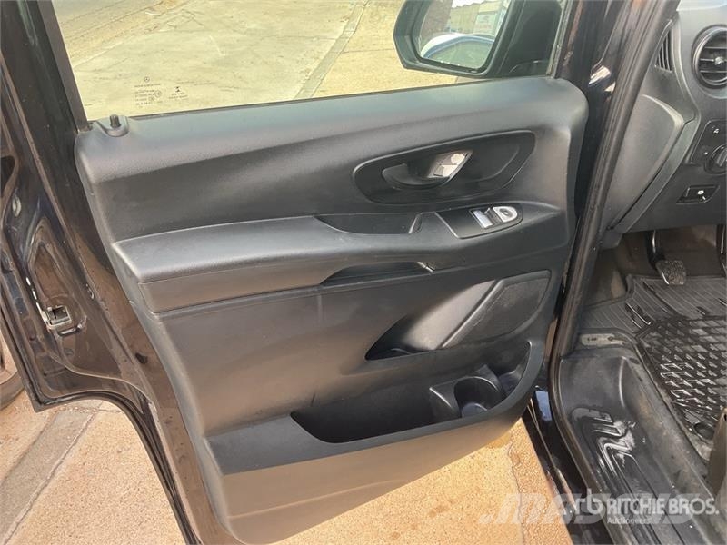 Mercedes-Benz Vito Tourer Cargo Van Панельні фургони