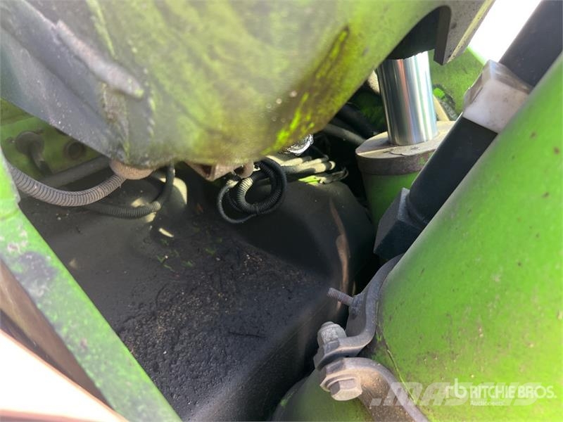 Merlo P28.8 PLUS Chariot Telescopique Telehandler テレスコーピックハンドラー