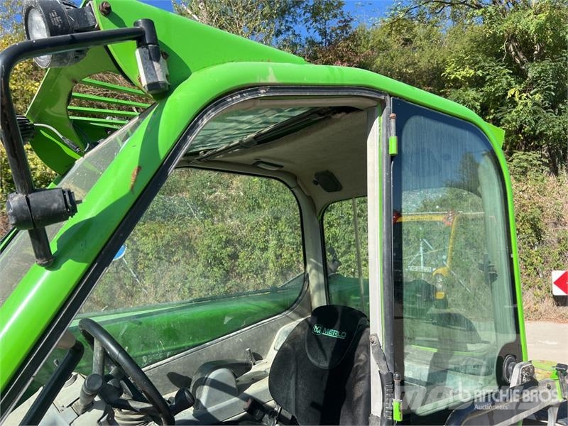Merlo P28.8 PLUS Chariot Telescopique Telehandler テレスコーピックハンドラー