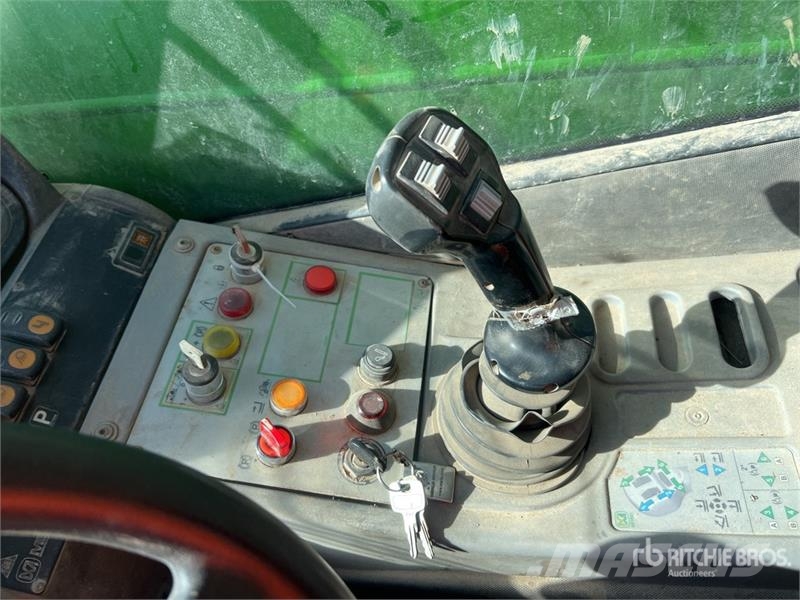 Merlo P28.8 PLUS Chariot Telescopique Telehandler テレスコーピックハンドラー