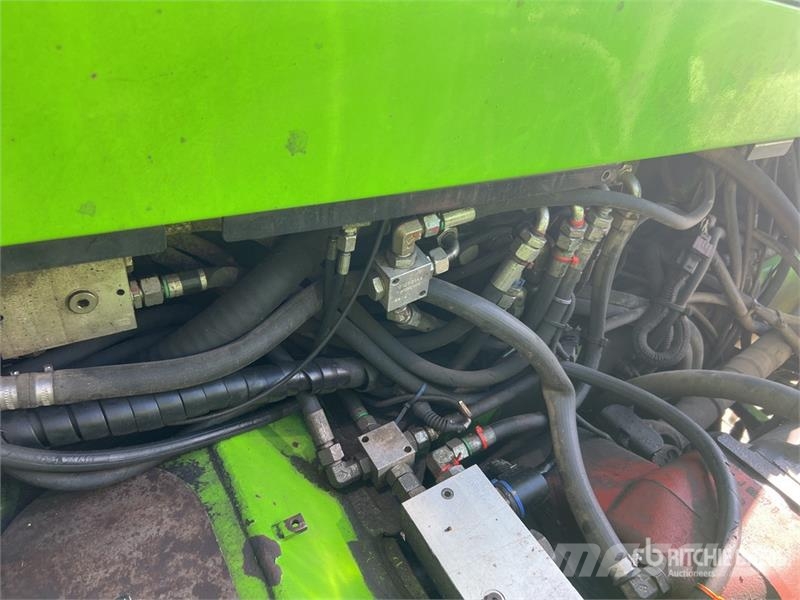 Merlo P28.8 PLUS Chariot Telescopique Telehandler テレスコーピックハンドラー