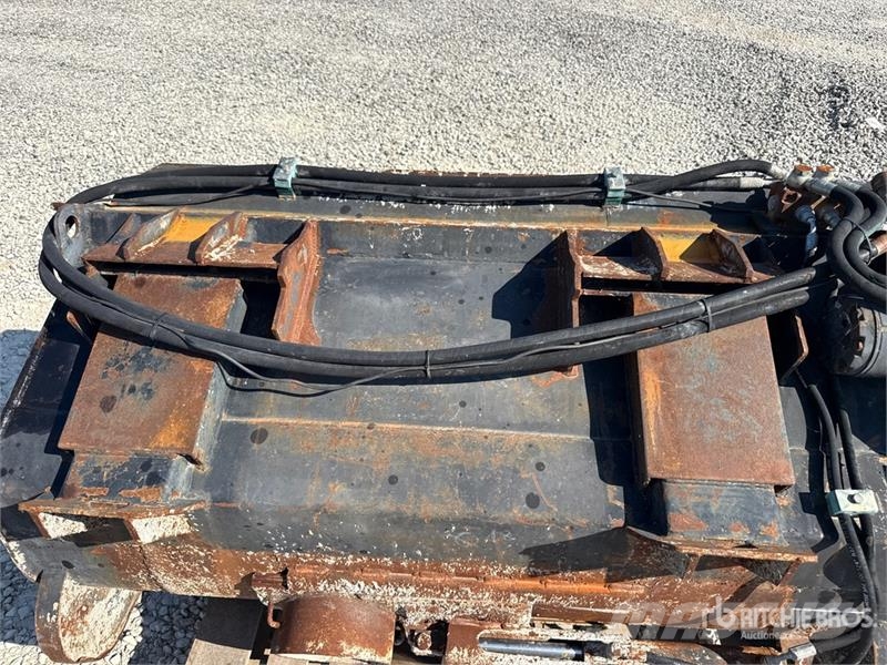 Metalmeccanica Moderna BM350 Skid Steer Concrete M Betoonisegistid