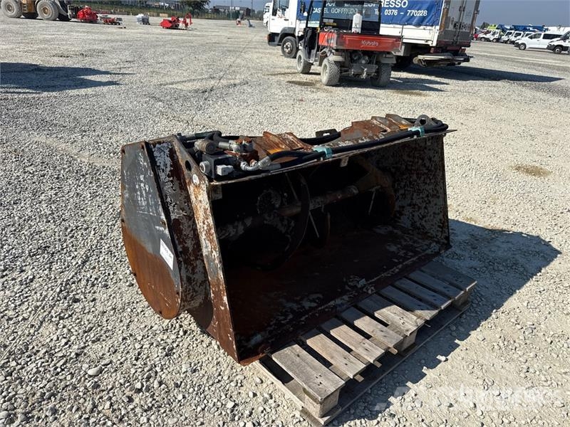 Metalmeccanica Moderna BM350 Skid Steer Concrete M Betoonisegistid