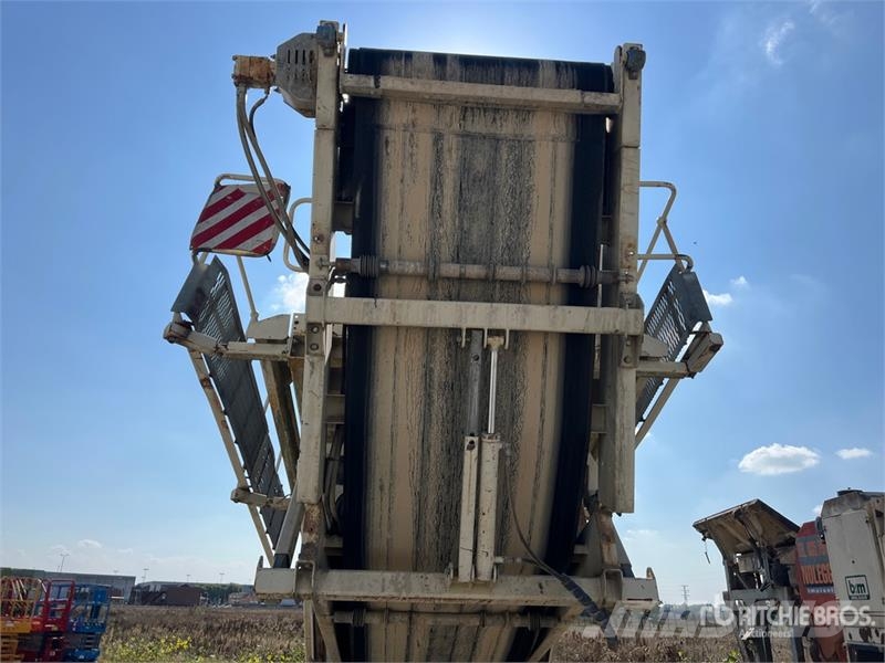 Metso Lokotrack ST352 غرابيل