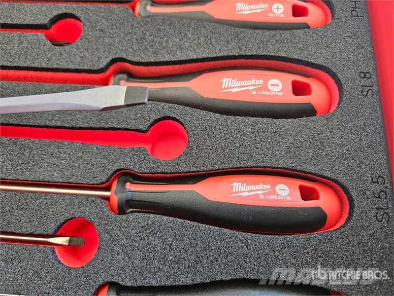 MILWAUKEE SRC 30-1 Big Professional Red Black Tool Cabinet ( Entreprenad - Övrigt