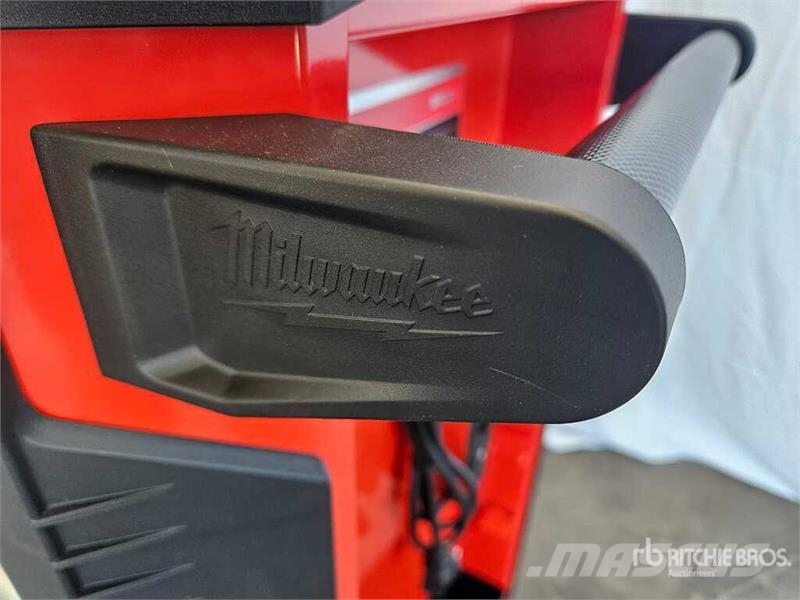 MILWAUKEE SRC 30-1 Big Professional Red Black Tool Cabinet ( Entreprenad - Övrigt