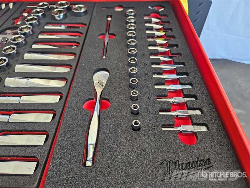 MILWAUKEE SRC 30-1 Big Professional Red Black Tool Cabinet ( Entreprenad - Övrigt