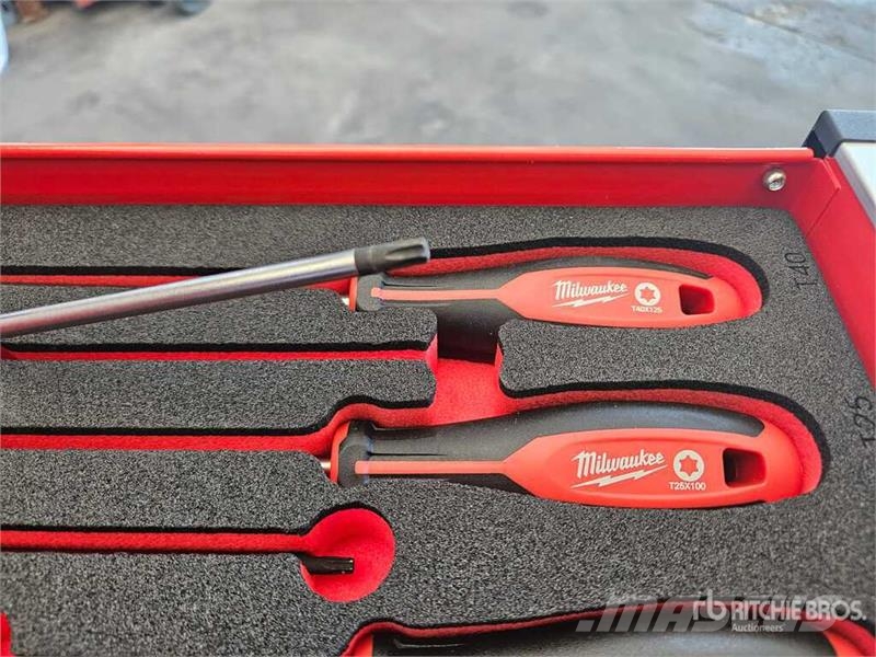 MILWAUKEE SRC 30-1 Red Black Big Professional Tool Cabinet ( 其他