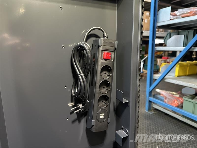 MILWAUKEE SRC 30/7-2 Big Professional Black Tool Cabinet (Un Entreprenad - Övrigt
