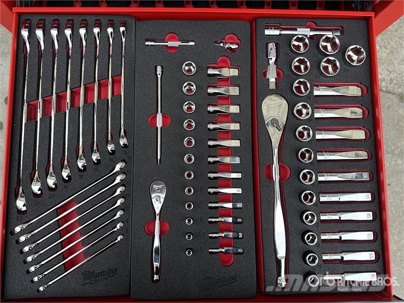 MILWAUKEE SRC27/7-1 Professional Red Black Tool Cabinet (Unu Entreprenad - Övrigt