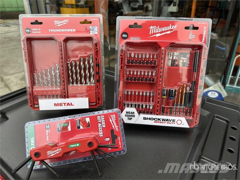 MILWAUKEE SRC27/7-1 Professional Red Black Tool Cabinet (Unu Sonstige Baumaschinen