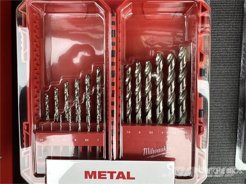 MILWAUKEE SRC27/7-1 Professional Red Black Tool Cabinet (Unu Entreprenad - Övrigt
