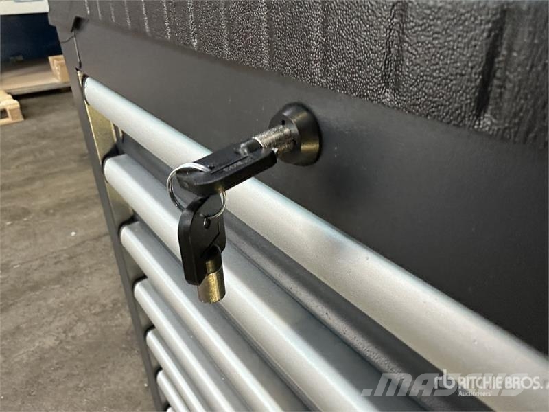 MILWAUKEE SRC27/7-2 Professional Black Tool Cabinet (Unused) Entreprenad - Övrigt