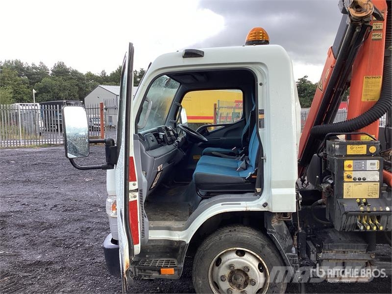 Mitsubishi Canter 4x4 Flatbed Truck with Crane شاحنات الرافعات