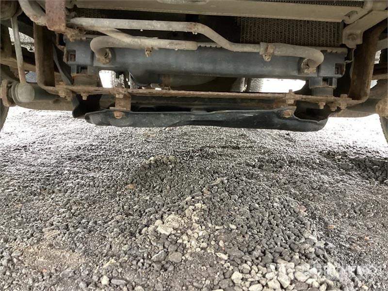 Mitsubishi Canter 4x4 Flatbed Truck with Crane شاحنات الرافعات