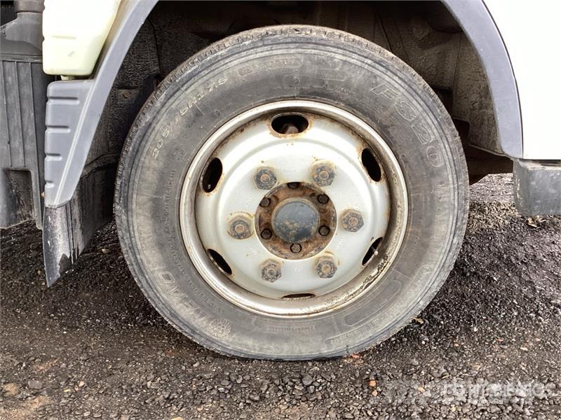 Mitsubishi Canter 4x4 Flatbed Truck with Crane شاحنات الرافعات