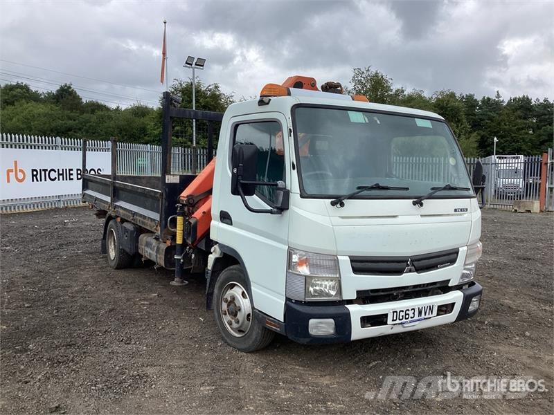 Mitsubishi Canter 4x4 Flatbed Truck with Crane شاحنات الرافعات