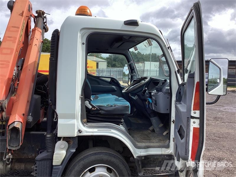 Mitsubishi Canter 4x4 Flatbed Truck with Crane شاحنات الرافعات
