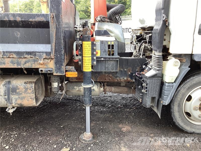 Mitsubishi Canter 4x4 Flatbed Truck with Crane شاحنات الرافعات
