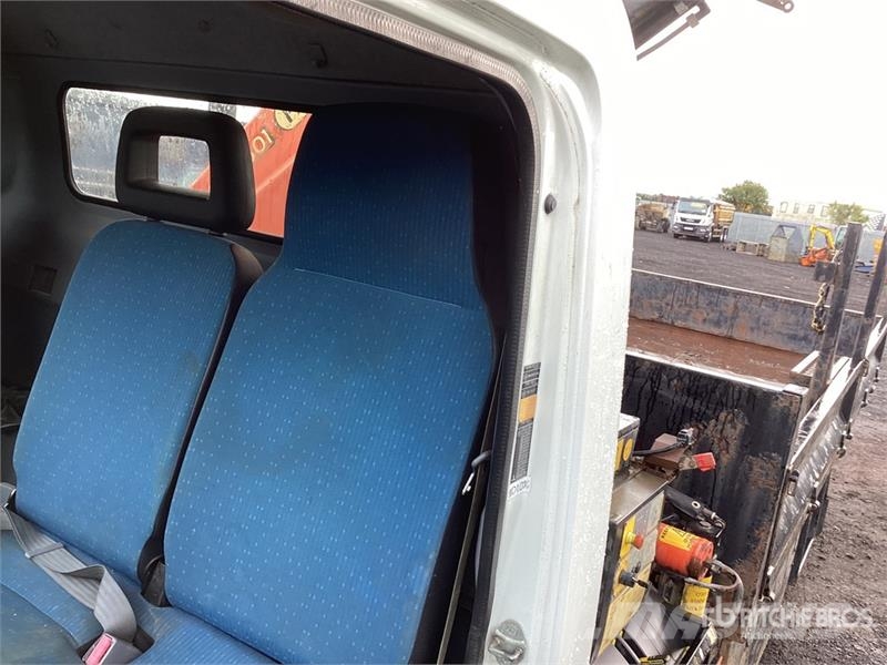 Mitsubishi Canter 4x4 Flatbed Truck with Crane شاحنات الرافعات