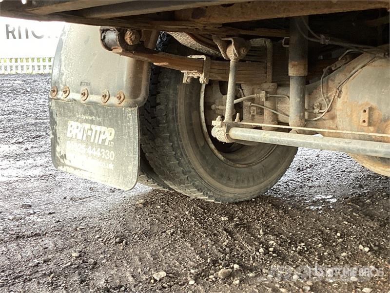 Mitsubishi Canter 4x4 Flatbed Truck with Crane شاحنات الرافعات