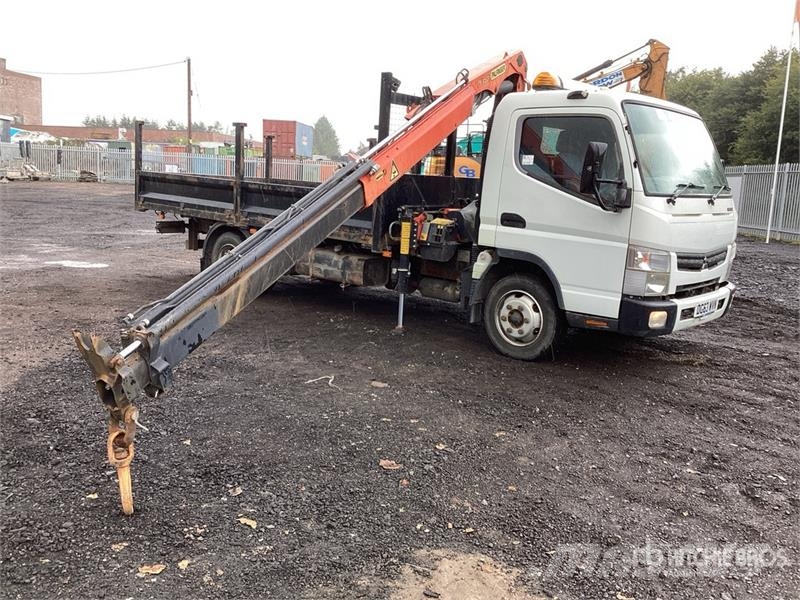 Mitsubishi Canter 4x4 Flatbed Truck with Crane شاحنات الرافعات