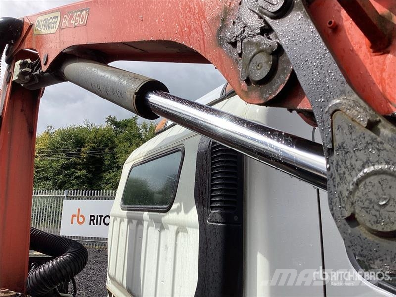 Mitsubishi Canter 4x4 Flatbed Truck with Crane شاحنات الرافعات
