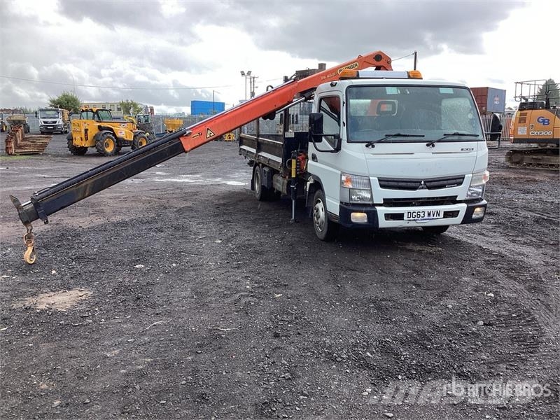 Mitsubishi Canter 4x4 Flatbed Truck with Crane شاحنات الرافعات