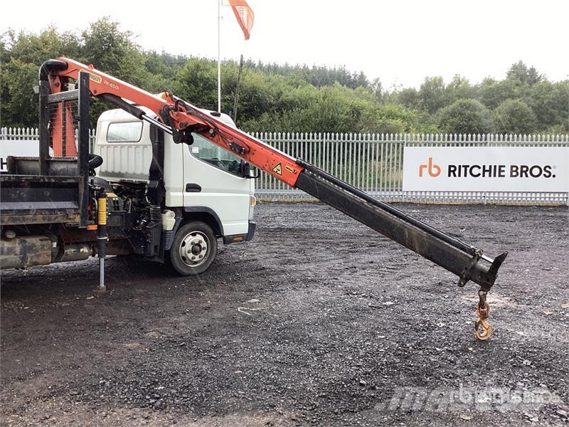 Mitsubishi Canter 4x4 Flatbed Truck with Crane شاحنات الرافعات