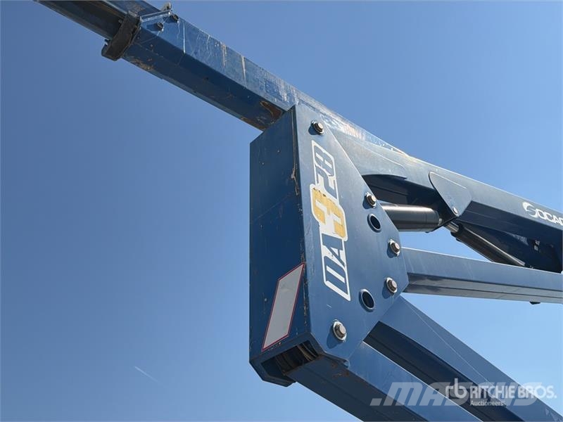 Mitsubishi DA 328 28 m on Mitsubishi Fuso 4x2 Bucket Truck المنصات الهوائية المثبتة على شاحنة