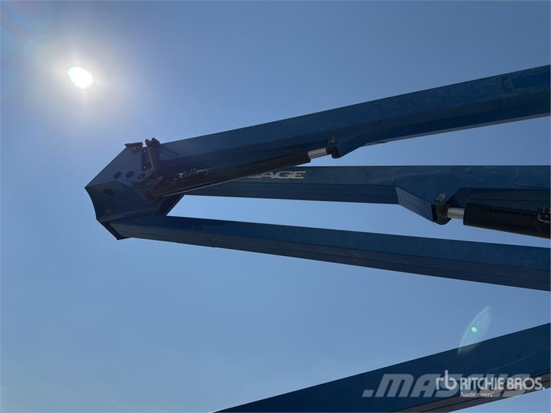 Mitsubishi DA 328 28 m on Mitsubishi Fuso 4x2 Bucket Truck المنصات الهوائية المثبتة على شاحنة