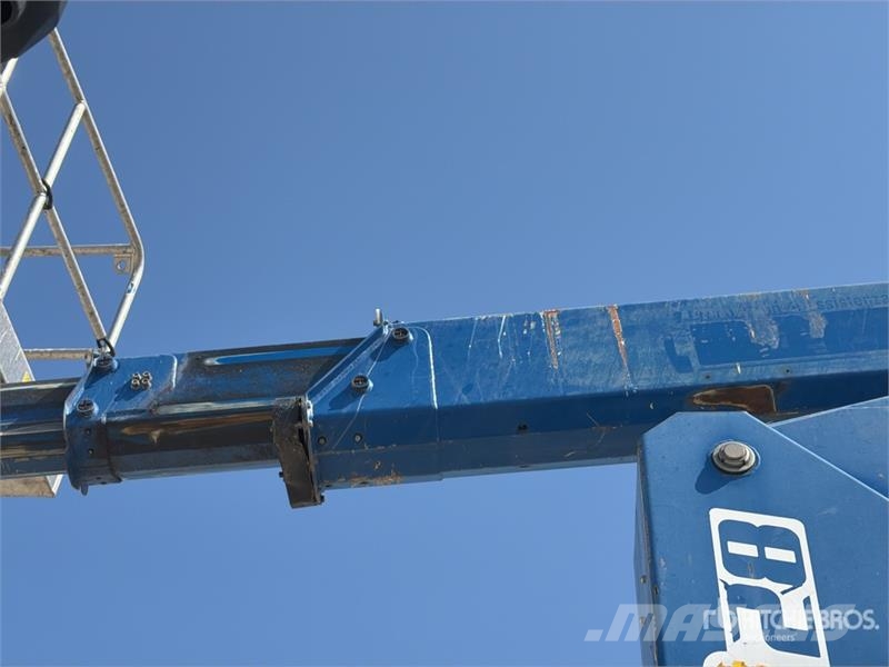 Mitsubishi DA 328 28 m on Mitsubishi Fuso 4x2 Bucket Truck المنصات الهوائية المثبتة على شاحنة