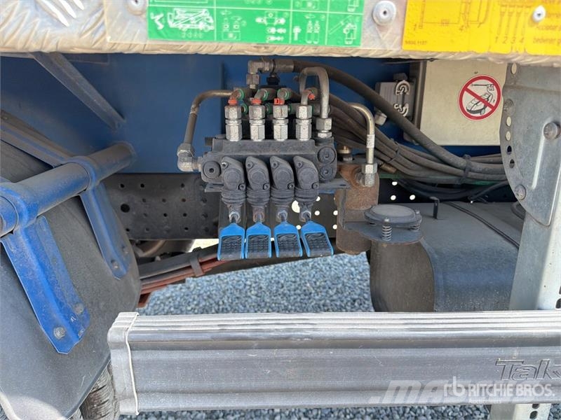 Mitsubishi DA 328 28 m on Mitsubishi Fuso 4x2 Bucket Truck المنصات الهوائية المثبتة على شاحنة