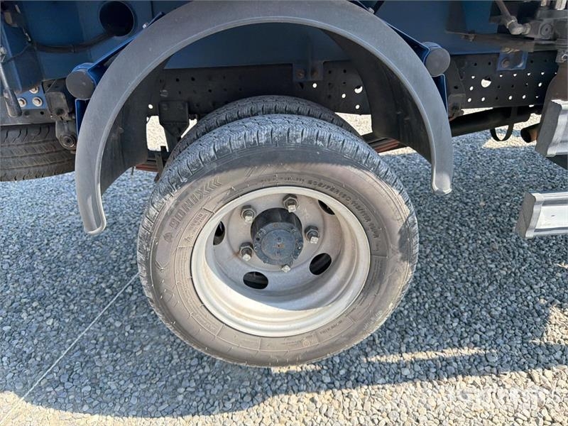 Mitsubishi DA 328 28 m on Mitsubishi Fuso 4x2 Bucket Truck المنصات الهوائية المثبتة على شاحنة