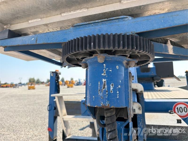 Mitsubishi DA 328 28 m on Mitsubishi Fuso 4x2 Bucket Truck المنصات الهوائية المثبتة على شاحنة