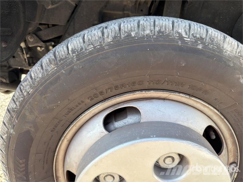 Mitsubishi DA 328 28 m on Mitsubishi Fuso 4x2 Bucket Truck المنصات الهوائية المثبتة على شاحنة