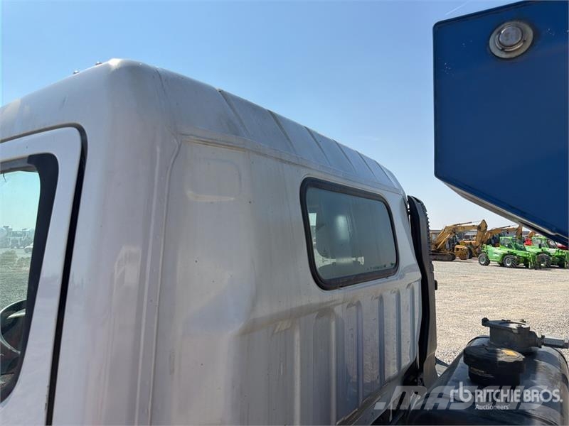 Mitsubishi DA 328 28 m on Mitsubishi Fuso 4x2 Bucket Truck المنصات الهوائية المثبتة على شاحنة