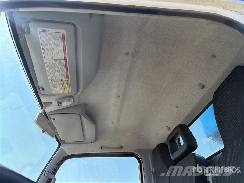 Mitsubishi DA 328 28 m on Mitsubishi Fuso 4x2 Bucket Truck المنصات الهوائية المثبتة على شاحنة