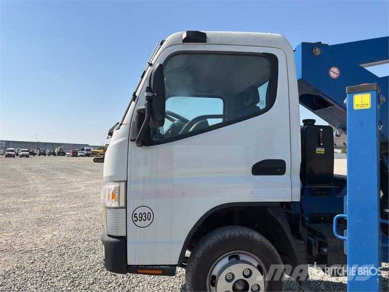 Mitsubishi DA 328 28 m on Mitsubishi Fuso 4x2 Bucket Truck المنصات الهوائية المثبتة على شاحنة