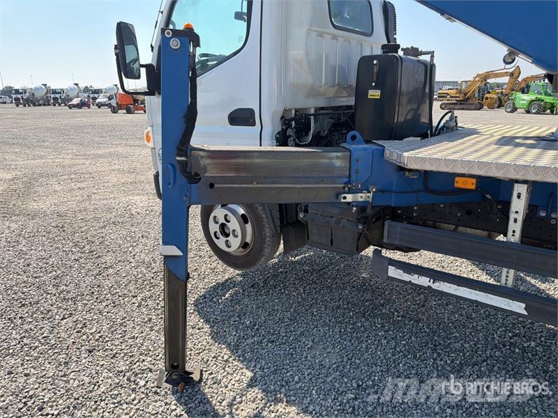 Mitsubishi DA 328 28 m on Mitsubishi Fuso 4x2 Bucket Truck المنصات الهوائية المثبتة على شاحنة