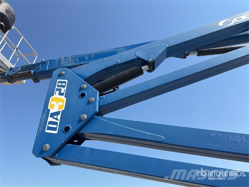 Mitsubishi DA 328 28 m on Mitsubishi Fuso 4x2 Bucket Truck المنصات الهوائية المثبتة على شاحنة