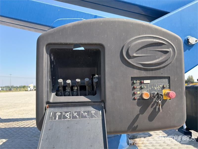 Mitsubishi DA 328 28 m on Mitsubishi Fuso 4x2 Bucket Truck المنصات الهوائية المثبتة على شاحنة