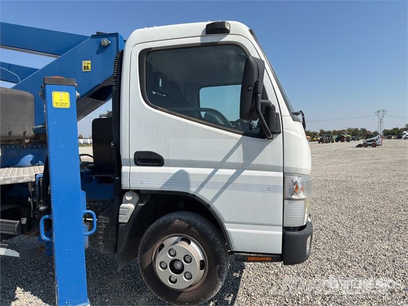 Mitsubishi DA 328 28 m on Mitsubishi Fuso 4x2 Bucket Truck المنصات الهوائية المثبتة على شاحنة